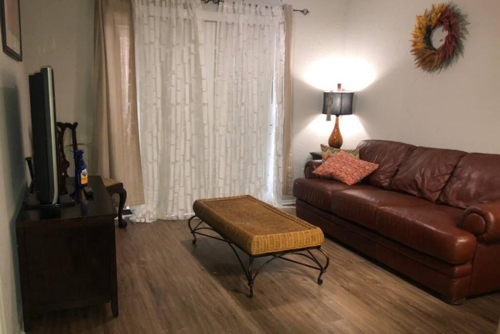 Lovely 1-Bedroom Rental Space With Free Parking Charlotte Luaran gambar